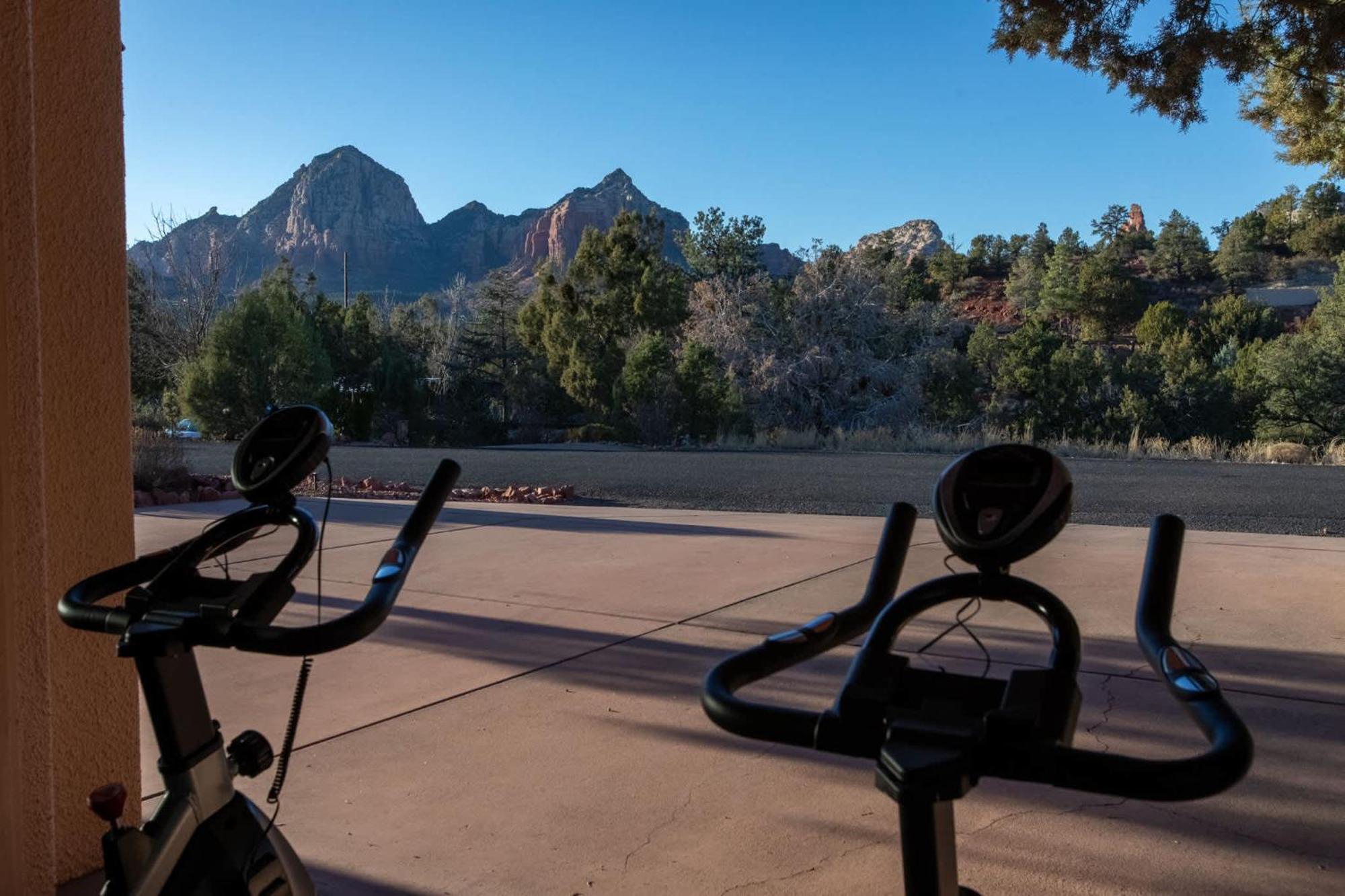 5 Bed 3 Bath Uptown Sedona-Game Room-Sauna-Cold Plunge-Jacuzzi-Gym Exterior photo