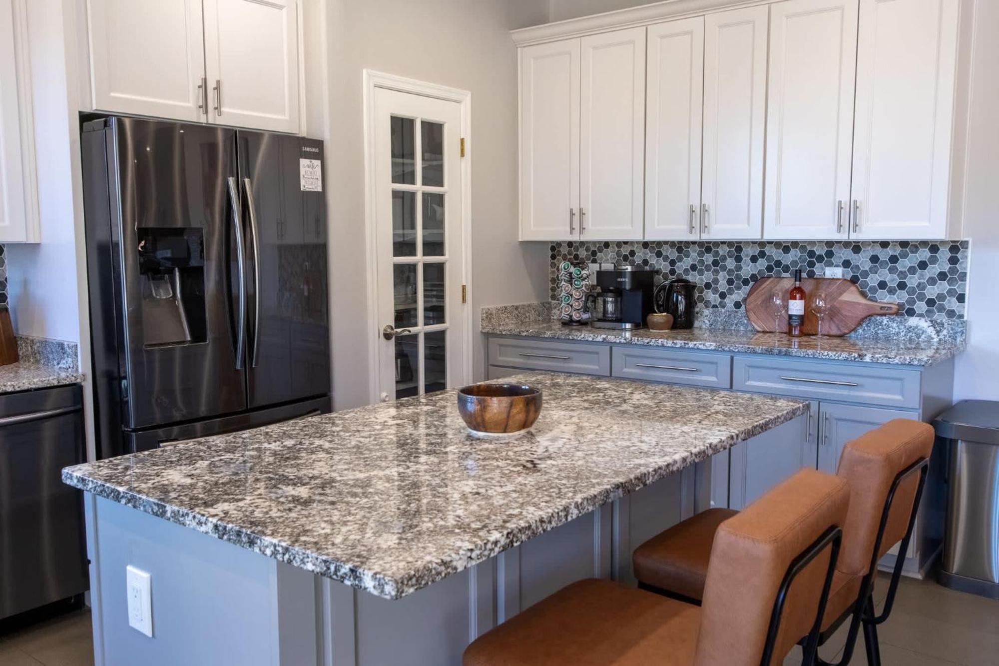 5 Bed 3 Bath Uptown Sedona-Game Room-Sauna-Cold Plunge-Jacuzzi-Gym Exterior photo