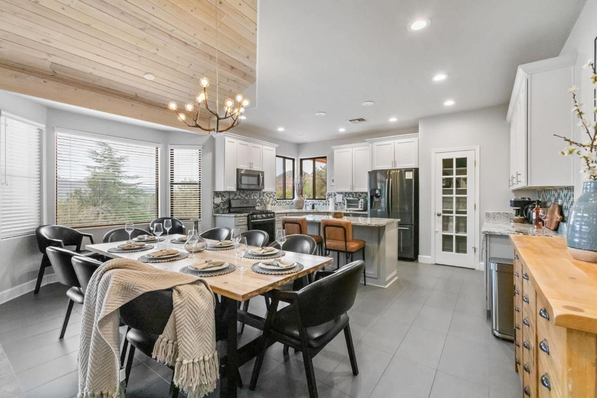 5 Bed 3 Bath Uptown Sedona-Game Room-Sauna-Cold Plunge-Jacuzzi-Gym Exterior photo