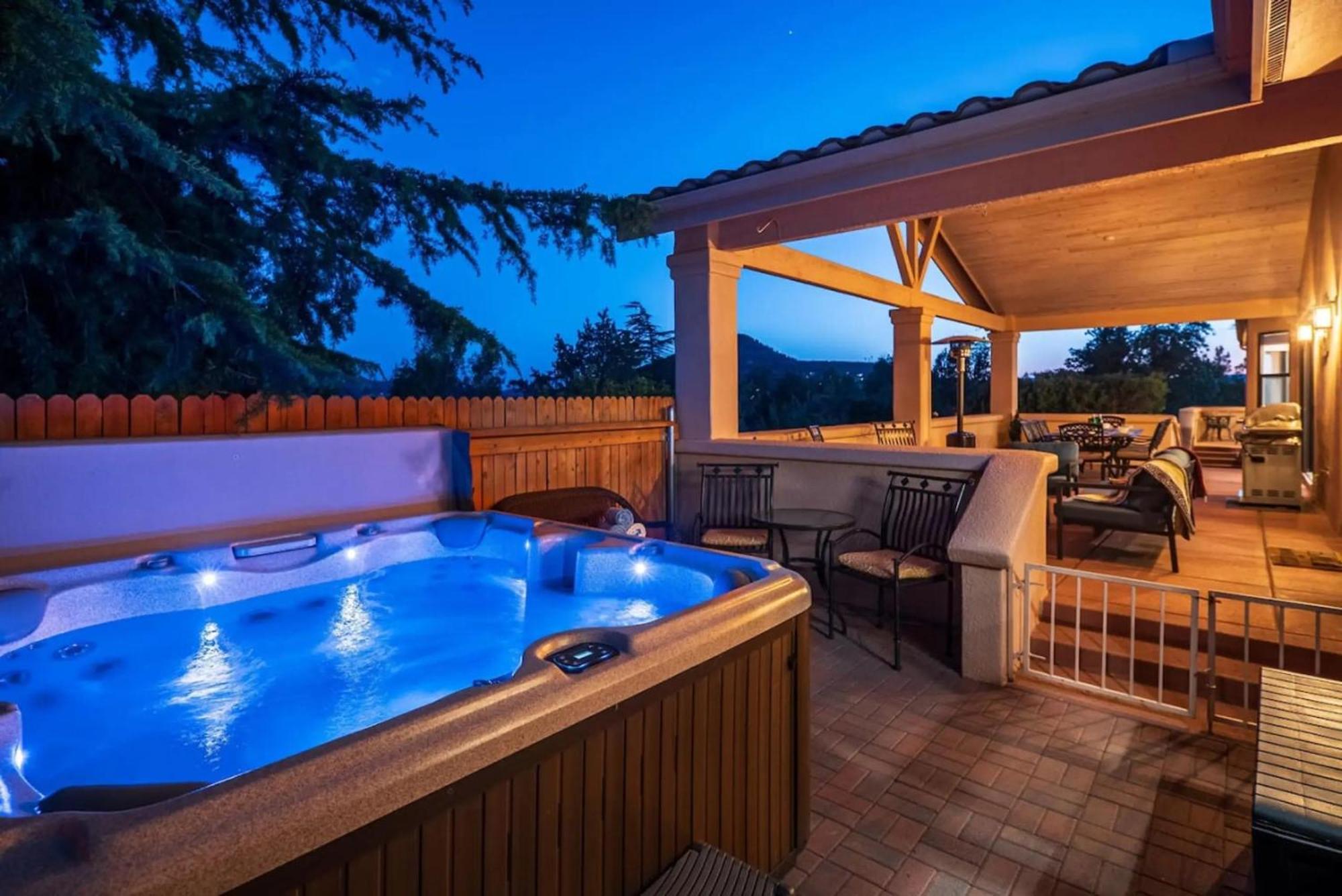 5 Bed 3 Bath Uptown Sedona-Game Room-Sauna-Cold Plunge-Jacuzzi-Gym Exterior photo