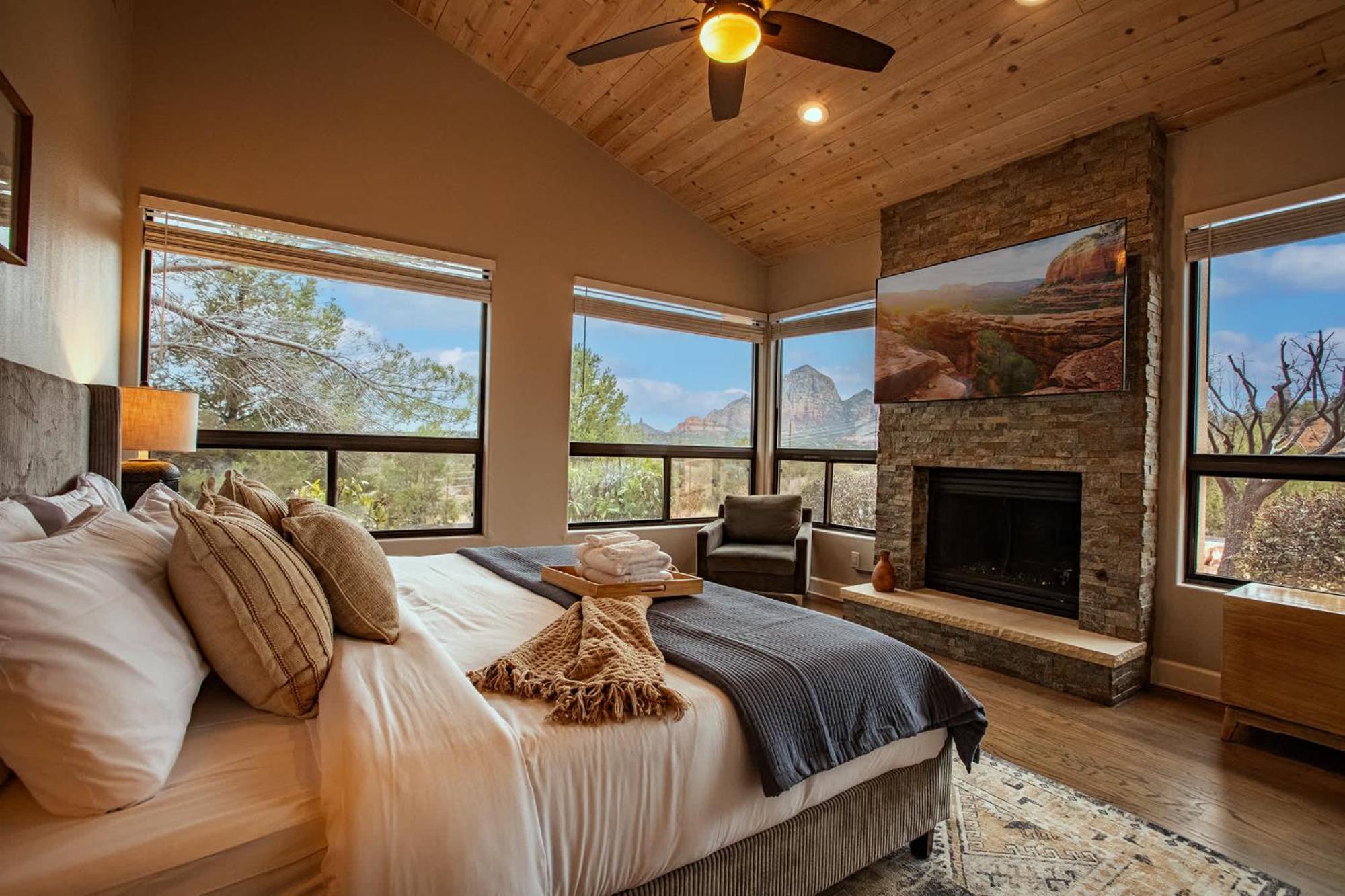 5 Bed 3 Bath Uptown Sedona-Game Room-Sauna-Cold Plunge-Jacuzzi-Gym Exterior photo